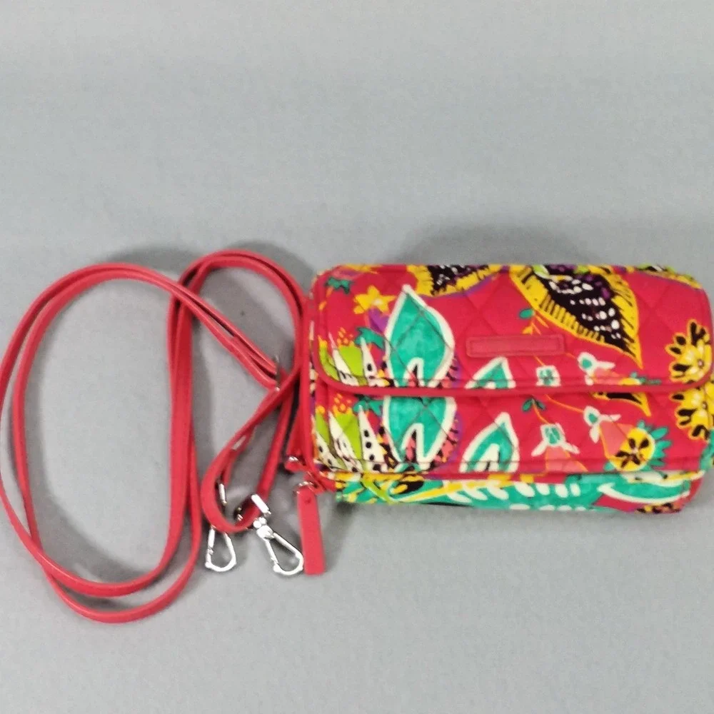 Vera Bradley RFID All In One Crossbody Organizer Card Wallet Red Rumba Retired